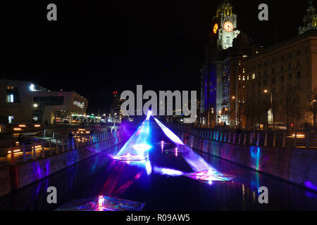 Liverpool, Royaume-Uni. 2 novembre 2018. La rivière de la lumière 'La Piscine' Éléments de miroirs sur front de mer de Liverpool en 2018. Credit : Ken Biggs/Alamy Live News. Banque D'Images