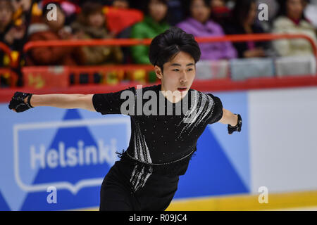 Helsinki, Finlande. 06Th Nov, 2018. Boyang Jin (CHN) pendant dans le programme court de l'ISU Grand Prix de patinage artistique 2018 à Helsinki Helsinki (Helsingin Jaahalli Hall de glace) le samedi, 03 novembre 2018. HELSINKI . (Usage éditorial uniquement, licence requise pour un usage commercial. Aucune utilisation de pari, de jeux ou d'un seul club/ligue/dvd publications.) Crédit : Taka Wu/Alamy Live News Banque D'Images