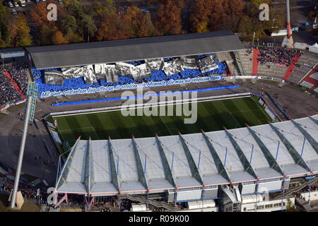 Aujourd'hui, c'est le dernier jeu de la vieille Wildparkstadion. La nouvelle construction du stade commence le 05.11.2018. GES / football / photos aériennes dernier match au KSC Wildparkstadion, KSC - Wuerzbueger Kickers, 03.11.2018 / Football : Football 3e Ligue : Vue aérienne de Karlsruhe Stade Stade Stade Wildpark, Karlsruhe, Novembre 03, 2018 | dans le monde entier Banque D'Images