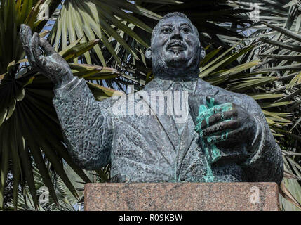 Nassau, New Providence, Bahamas. 16 janvier, 2009. Buste de Sir Milo Boughton Butler, premier gouverneur général des Bahamas, se dresse au centre-ville de Nassau, aux Bahamas. Credit : Arnold Drapkin/ZUMA/Alamy Fil Live News Banque D'Images