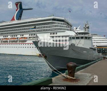 Nassau, New Providence, Bahamas. 16 janvier, 2009. La Force de défense royale des Bahamas, navires de patrouille extracôtiers pour l'HMBS Bahamas (P-60) à quai dans le port de Nassau, capitale des Bahamas et une destination de croisière populaire. Credit : Arnold Drapkin/ZUMA/Alamy Fil Live News Banque D'Images