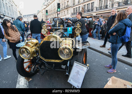 Londres, Royaume-Uni. 29Th sep 2018. Regent Street Motor Show plus de 100 voitures anciennes afficher à Londres, au Royaume-Uni. 29Th sep 2018. Credit Photo : Alamy/Capital Live News Banque D'Images