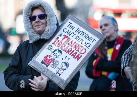 Londres, Royaume-Uni. 29Th sep 2018. Militants contre les coupures du gouvernement aux bibliothèques, musées et services culturels assister à une manifestation nationale en finition Place du Parlement organisé par l'unisson avec l'appui de PC et d'unir. Credit : Mark Kerrison/Alamy Live News Banque D'Images