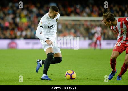 Rodrigo de Valence en action au cours de la ligue espagnole, La Liga, match de football entre Valence et Gérone le 03 novembre, au stade Mestalla de Valence, Espagne. Appuyez sur cordon Banque D'Images