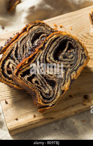 Babka pain au chocolat maison doux prêt à manger Banque D'Images