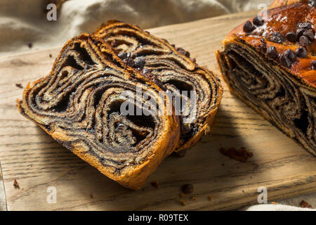 Babka pain au chocolat maison doux prêt à manger Banque D'Images