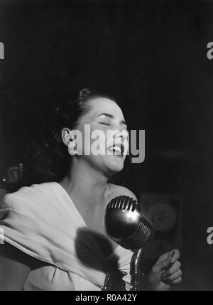 La chanteuse de jazz Ann Hathaway, Café Society, New York City, New York, USA, William P. Gottlieb Collection, 1946 Banque D'Images