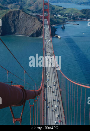 High Angle View of Golden Gate Bridge enjambant la bouche de la baie de San Francisco, San Francisco, Californie, USA, 1960 Banque D'Images