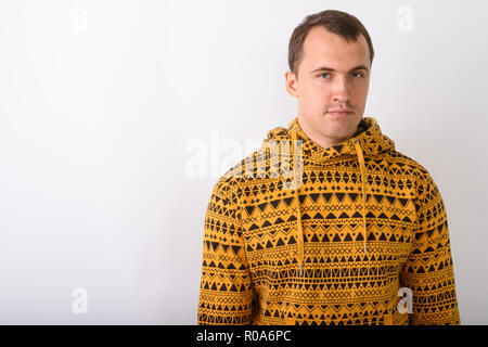 Studio shot of young man wearing musculaire hoodie Banque D'Images