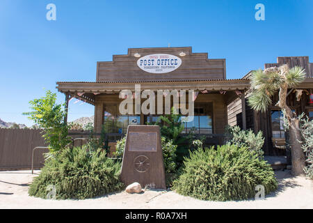 1 JUILLET 2017 - PIONEERTOWN, CALIFORNIE : un bureau de poste dans la ville fantôme de Pioneertown, en Californie dans le Désert Mohave Banque D'Images