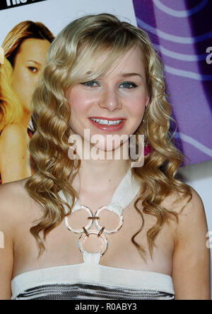 Mika Boorem Sleepover arrivant à la première à l'Arclight Theatre de Los Angeles. Le 27 juin 2004. BooremMika034 Red Carpet Event, Vertical, USA, Cinéma, Célébrités, photographie, Bestof, Arts, Culture et divertissement, Célébrités Topix fashion / Vertical, Best of, événement dans la vie d'Hollywood, Californie - Tapis rouge et en backstage, USA, Cinéma, Célébrités, cinéma, télévision, Célébrités célébrités musique, photographie, Arts et culture, Bestof, divertissement, Topix headshot, vertical, une personne, à partir de l'an 2004, enquête tsuni@Gamma-USA.com Banque D'Images