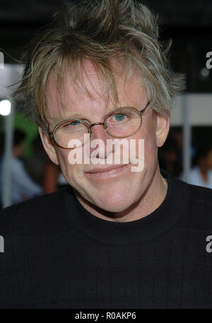 Gary occupé en arrivant à la première garantie au Orpheum Theatre de Los Angeles. 2 août 2004BusyGary82 Red Carpet Event, Vertical, USA, Cinéma, Célébrités, photographie, Bestof, Arts, Culture et divertissement, Célébrités Topix fashion / Vertical, Best of, événement dans la vie d'Hollywood, Californie - Tapis rouge et en backstage, USA, Cinéma, Célébrités, cinéma, télévision, Célébrités célébrités musique, photographie, Arts et culture, Bestof, divertissement, Topix headshot, vertical, une personne, à partir de l'an 2004, enquête tsuni@Gamma-USA.com Banque D'Images