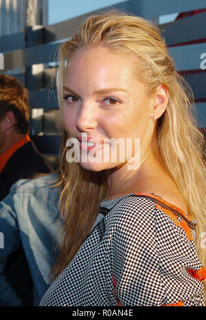 Katherine Heigl (Grey's Anatomy) arrivant à l'ABC ALL STAR PARTY POUR LA NOUVELLE SAISON D'AUTOMNE - 2004 à l'hôtel Century Plaza Hotel de Los Angeles. 13 juillet, 2004.  GrayAnat HeiglKatherine188 Red Carpet Event, Vertical, USA, Cinéma, Célébrités, photographie, Bestof, Arts, Culture et divertissement, Célébrités Topix fashion / Vertical, Best of, événement dans la vie d'Hollywood, Californie - Tapis rouge et en backstage, USA, Cinéma, Célébrités, cinéma, télévision, Célébrités célébrités musique, photographie, Arts et culture, Bestof, divertissement, Topix headshot, vertical, une personne, à partir de, Banque D'Images