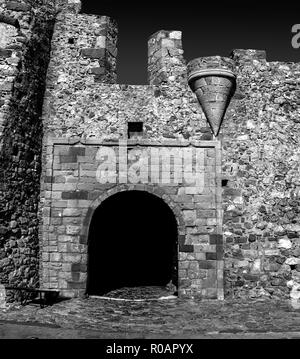 La photographie noir et blanc du château de Monemvasia Laconie Péloponnèse, Grèce Banque D'Images