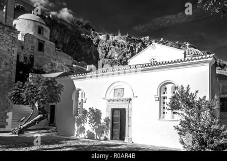 La photographie noir et blanc de l'église de Elkomenos Christos à Monemvasia Laconie Péloponnèse, Grèce Banque D'Images