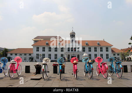 La colorée des vélos à Kota Tua (vieille ville), une attraction touristique dans la ville. Pris à Jakarta, octobre 2018. Banque D'Images