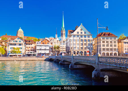 Zurich waterfront landmarks automne vue colorée, plus grande ville de Suisse Banque D'Images