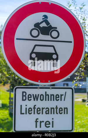 La signalisation routière à l'Église Wieskirche ou Wies. Wies, Steingaden, Haute-Bavière, Bavaria, Germany, Europe Banque D'Images