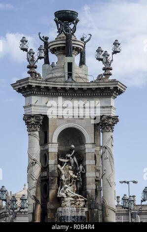 Détails du monument fontaine au rond-point Placa Espanya à Barcelone, Espagne, région de Montjuic. Banque D'Images