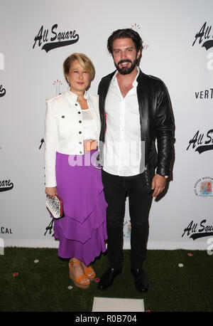 LA PREMIERE POUR TOUS : Yeardley Smith Square avec Jonathan Rosenthal, où : Westwood, California, United States Quand : 02 Oct 2018 Credit : FayesVision/WENN.com Banque D'Images