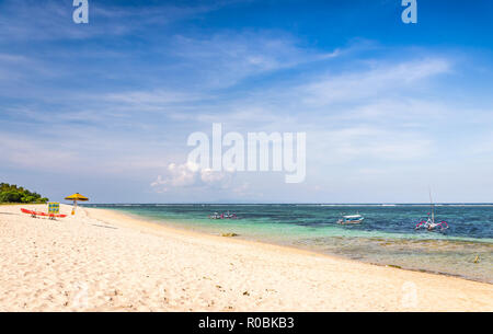 Décor de paradise sandy beach sur l'île de Bali, Indonésie Banque D'Images