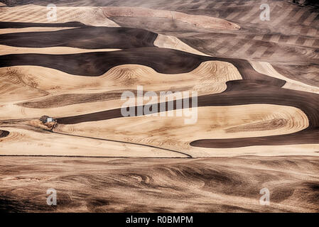 Les contours d'une ferme dans la région de Palouse Eastern Washington montre les schémas de plantation pour les champs de blé. Banque D'Images