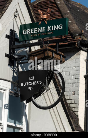 Une boucherie et enseigne de pub d'un boucher location sur le mur de la Boucherie Touchez à Spittal Street à Marlow Buckinghamshire, Angleterre Banque D'Images