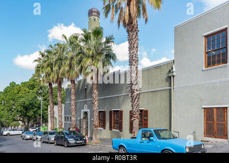 CAPE TOWN, AFRIQUE DU SUD, le 17 août 2018 : une scène de rue, avec l'historique Auwal Masjid, dans le Bo-Kaap à Cape Town dans la province du Cap occidental. Ve Banque D'Images