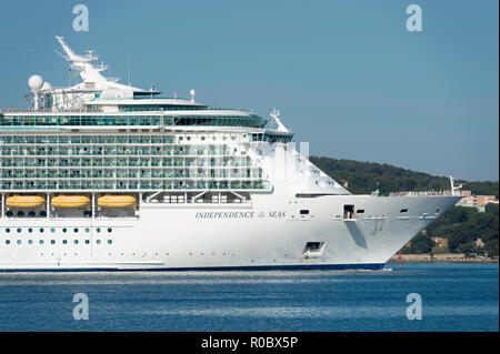 Toulon (sud-est de la France) sur 2017/06/11 : escale de la MS l'indépendance de la mer, un bateau de croisière utilisés par la Royal Caribbean Cruise Line. T Banque D'Images