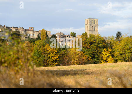 Forcalquier (sud-est de la France) : le village en automne Banque D'Images
