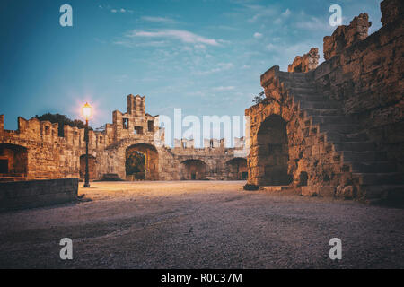 La porte historique de la vieille ville de la ville de Rhodes, Grèce. Banque D'Images