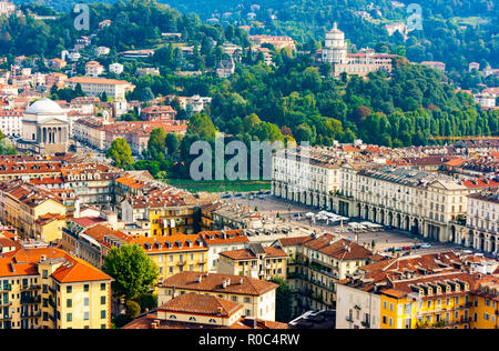 Vue aérienne de la Piazza Vittorio Veneto, Pô, Grand Mère de Dieu et de la cathédrale Santa Maria del Monte dei Cappuccini church, Turin, Piémont, Italie Banque D'Images