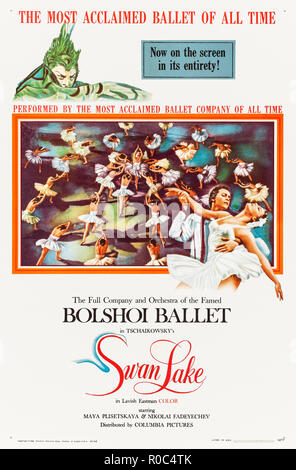 Le Lac des cygnes (1957) réalisé par Zoya et Tulubyeva avec Maya Plisetskaya, Nikolai Fedeychev, Viktor Khomyakov et Viktor Levashev. Tournage de la performance du Ballet Bolshoi ballet célèbre de Tchaïkovski. Banque D'Images