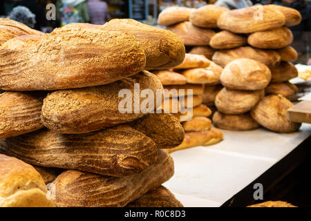 Des petits pains frais dans une boulangerie dans le Borough Market Banque D'Images