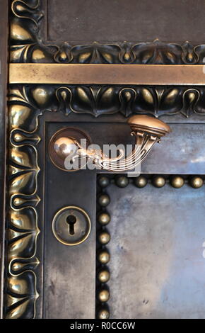 Fragment d'une vieille porte Banque D'Images