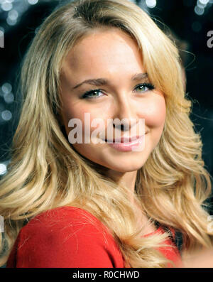 Hayden Panettiere qui arrivent à les chroniques de spiderwick - la première au théâtre Paramount sur le Lot à Los Angeles. smilePanettiereHayden headshot eye contact 21 Red Carpet Event, Vertical, USA, Cinéma, Célébrités, photographie, Bestof, Arts, Culture et divertissement, Célébrités Topix fashion / Vertical, Best of, événement dans la vie d'Hollywood, Californie - Tapis rouge et en backstage, USA, Cinéma, Célébrités, cinéma, télévision, Célébrités célébrités musique, photographie, Arts et culture, Bestof, divertissement, Topix headshot, vertical, une personne, à partir de l'an , 2008 Banque D'Images