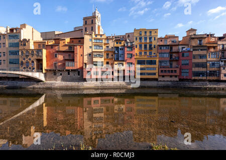 Rio Onyar Ciudad Vieja, la vieille ville avec des maisons colorées, Gérone, Catalogne, Espagne Banque D'Images