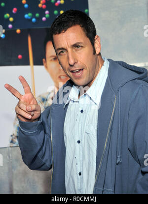 Adam Sandler - Histoires avant première au El Capitan Theatre de Los Angeles. SandlerAdam 26 Red Carpet Event, Vertical, USA, Cinéma, Célébrités, photographie, Bestof, Arts, Culture et divertissement, Célébrités Topix fashion / Vertical, Best of, événement dans la vie d'Hollywood, Californie - Tapis rouge et en backstage, USA, Cinéma, Célébrités, cinéma, télévision, Célébrités célébrités musique, photographie, Arts et culture, Bestof, divertissement, Topix headshot, vertical, une personne, à partir de l'an 2008, enquête tsuni@Gamma-USA.com Banque D'Images