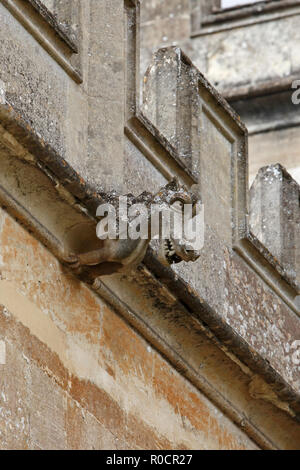 Fairford St Marys church exterior maçons travaillent. Banque D'Images