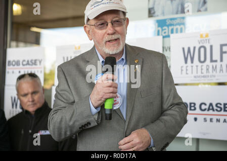 Cheltenham, Pennsylvania, USA. 29Th sep 2018. New York le sénateur, STEVE MCCARTER, à la faire sortir le vote manifestation tenue dans un centre commercial à Cheltenham Texas Credit : Ricky Fitchett/ZUMA/Alamy Fil Live News Banque D'Images