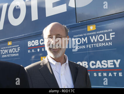 Cheltenham, Pennsylvania, USA. 29Th sep 2018. Gouverneur de la Pennsylvanie, Tom Wolf, à la faire sortir le vote manifestation tenue dans un centre commercial à Cheltenham Texas Credit : Ricky Fitchett/ZUMA/Alamy Fil Live News Banque D'Images