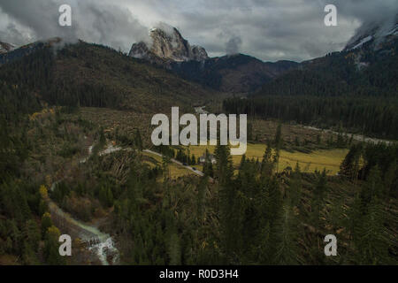 Belluno, Italie. Novembre 03, 2018. Sommaire faite avec le vrombissement des dommages causés par l'inondation dans la zone de Belluno, dans la Val Visdende Belluno, Italie. © Alessandro Mazzola / éveil / Alamy Live News Banque D'Images