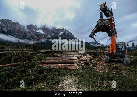 Belluno, Italie. Novembre 03, 2018. Une vue de la zone touchée par l'inondation au Val Visdende Belluno, Italie. © Stefano Mazzola / éveil / Alamy Live News Banque D'Images