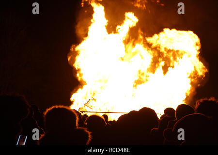 Dudley, West Midlands, Royaume-Uni. 3 novembre, 2018. Le feu d'artifice et nuit à l'Himley Hall. Dudley, West Midlands - région de Birmingham. La nuit de Guy Fawkes. 3 novembre 2018. Conspiration du Jour du souvenir. Les gens apprécient l'événement. Tempera Crédit : Studio de photographie/Alamy Live News Banque D'Images