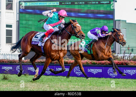 Louisville, Kentucky, USA. 29Th sep 2018. 3 novembre 2018 : Activer # 2, monté par Frankie Dettori, gagne la Breeders' Cup Turf Longines sur Breeders' Cup World Championship samedi à Churchill Downs le 3 novembre 2018 à Louisville, Kentucky. Jessica Morgan/Eclipse Sportswire/CSM/Alamy Live News Banque D'Images