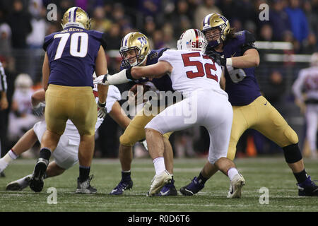 Seattle, WA, USA. 29Th sep 2018. Washington Huskies quarterback Jake Browning (3) est licencié au cours d'un match entre le Stanford Cardinal et Washington Huskies au Husky Stadium à Seattle, WA. Sean Brown/CSM/Alamy Live News Banque D'Images
