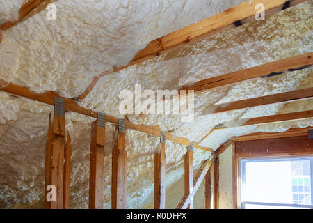 Installation à l'isolement termal Attic Insulation la chambre Banque D'Images