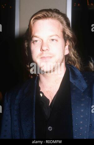 WESTWOOD, CA - 9 décembre : l'acteur Kiefer Sutherland assiste à Columbia Pictures' 'quelques bons hommes' création le 9 décembre 1992 au Mann Village Theater à Westwood, en Californie. Photo de Barry King/Alamy Stock Photo Banque D'Images