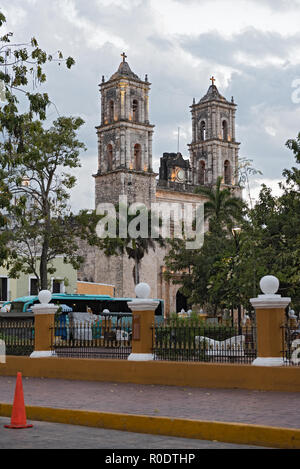 Cathédrale de San servasio dans la vieille ville de Valladolid, Yucatan, Mexique. Banque D'Images