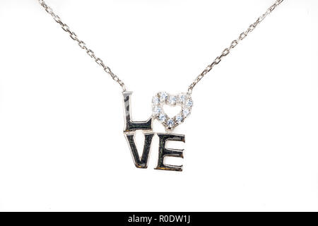 Pendentif argent avec diamants amour mot sur une chaîne Banque D'Images